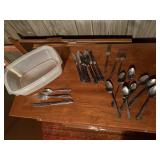 Mixed lot of silverware