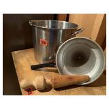 Stainless stock pot, colander, pestle