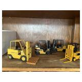 Toy Caterpillar forklifts (4)