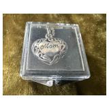 Mom pendant necklace