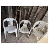 Plastic patio chairs (6)