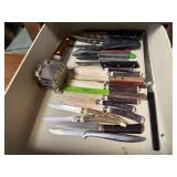 Contents of cutlery drawer, steak knives