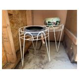 Plant stands, flower pots (2)