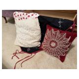 Card tablecloth, decorative pillows (3)