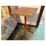 Pedestal plant stand