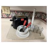 Toaster, paper towel, napkin holders, scoops