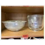 Glass stacking mixing bowls