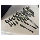 Mixed lot of silverware