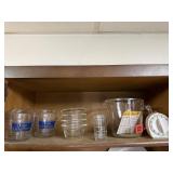 Kitchen lot, timer, glass measuring cups