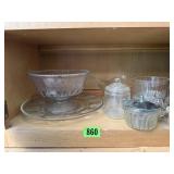 Mixed lot of glassware, serving dishes
