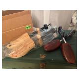 Wooden shoe stretchers, 2 pairs