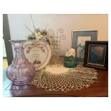 Assorted decor, pictures, vases, trinket box