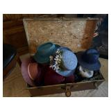 Trunk of straw, costume hats