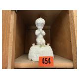 Touch of Rose praying child music box