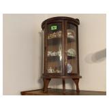 Miniature curio cabinet, miniature tea sets