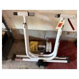 Rapid release Trak Stand