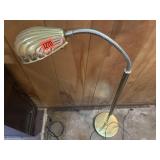Clam shell floor lamp