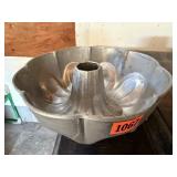 Bundt pan