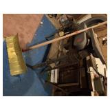 Snow shovel