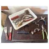 Tray of hand tools, pipe cutter, tin snips,