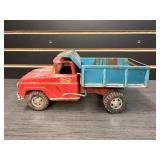 Tonka dump truck with lever dump