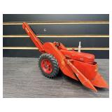 McCormick Farmall 400  w/ Tru Scale CornPicker