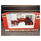 Farmall 350 w/ IH McCormick #33 Loader