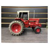 International 1586 Red Power Toy Tractor