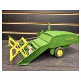 John Deere Pull Type Combine