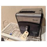 Compact paper shredder