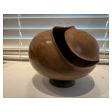 Wood sculpted dew vase