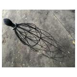 Wire garden trellis