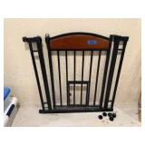 Metal swinging baby/pet gate