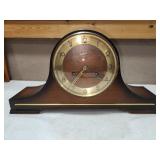 Linden mantle clock with key