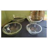 4 Pyrex clear mixing bowls