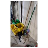mops, bucket