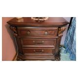 beautiful Broyhill side table & drawers