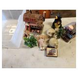 tote, diner, building and other decor