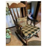 rocking chair with pad
