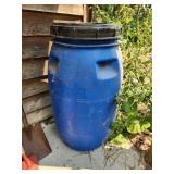 poly barrel with spin on top