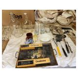 bottles, Dominoes, utensils