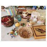 baskets, knick knacks