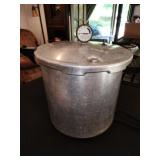 Presto pressure cooker, WITH WEIGHT(not pictured)