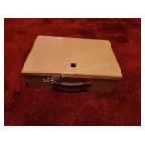 Metal locking cash box