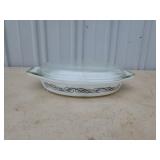 Vintage Pyrex 26 black scroll 1.5 quart divided