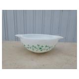 Vintage Pyrex 444 Ivy 4 qt bowl
