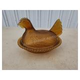 Vintage light amber glass hen on nest 7 in