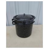 Vintage black granite 9-in stock pot with steamer