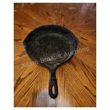 Antique vintage 10 inch cast iron skillet