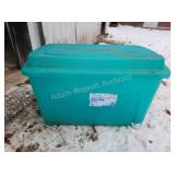STOR-N-TOTE 33 GAL TOTE, HAS SMALL HOLE IN LID